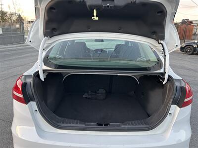 2018 Ford Focus SE - Photo 9 - Canoga Park, CA 91303