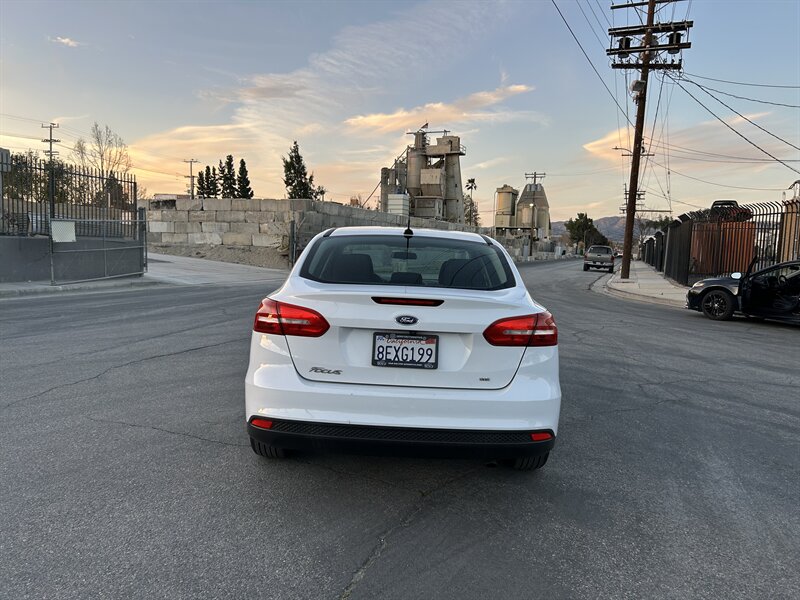 2018 Ford Focus SE - Photo 8 - Canoga Park, CA 91303