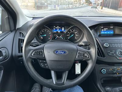 2018 Ford Focus SE - Photo 27 - Canoga Park, CA 91303