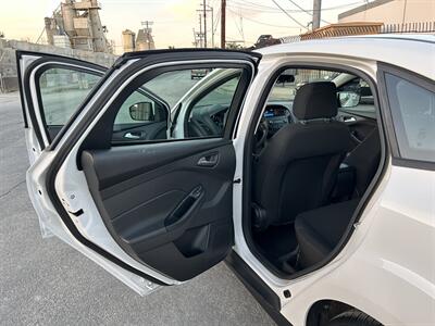 2018 Ford Focus SE - Photo 14 - Canoga Park, CA 91303