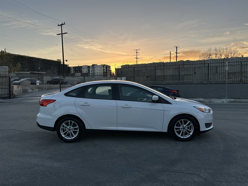2018 Ford Focus SE - Photo 5 - Canoga Park, CA 91303