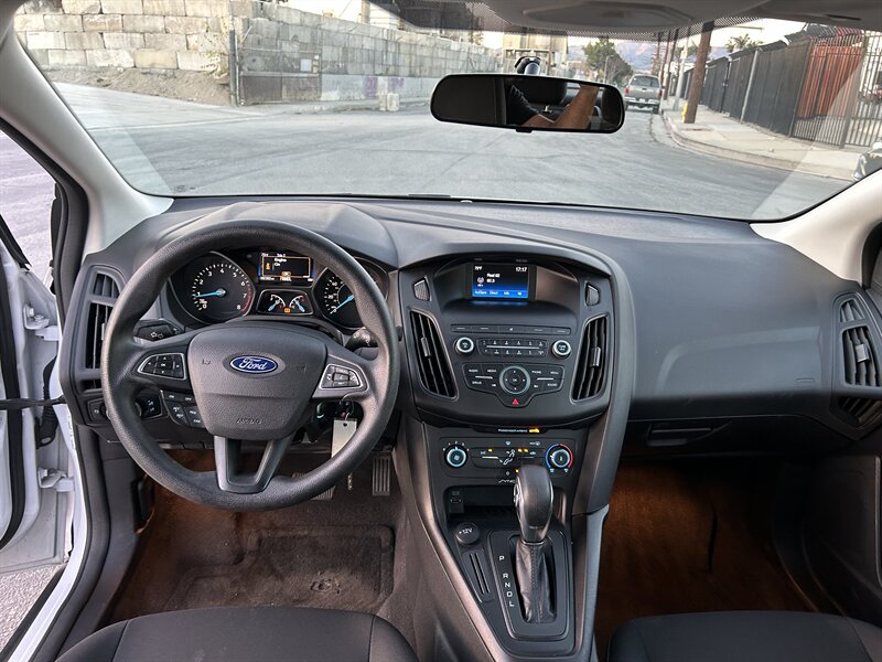 2018 Ford Focus SE - Photo 20 - Canoga Park, CA 91303