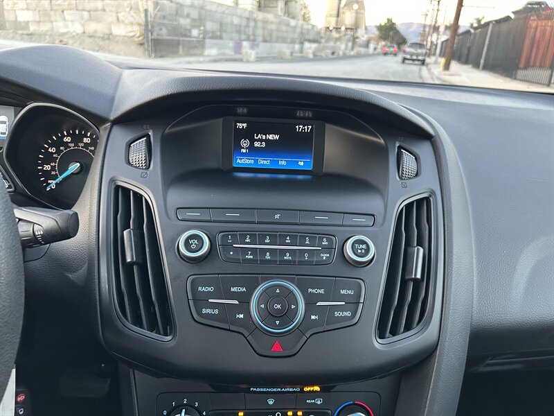 2018 Ford Focus SE - Photo 25 - Canoga Park, CA 91303