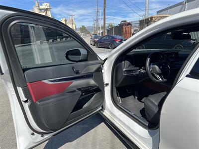 2024 BMW 7 Series 740i   - Photo 16 - Canoga Park, CA 91303