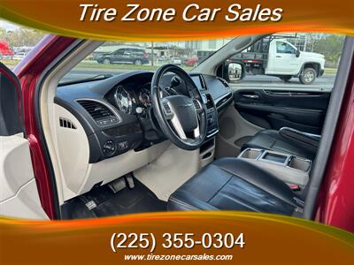 2016 Chrysler Town & Country Touring   - Photo 6 - Baton Rouge, LA 70805