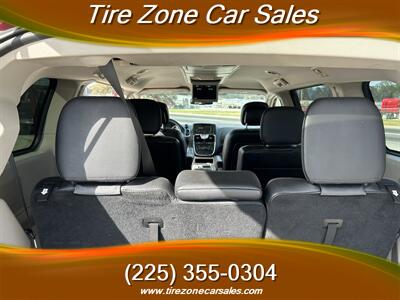 2016 Chrysler Town & Country Touring   - Photo 8 - Baton Rouge, LA 70805