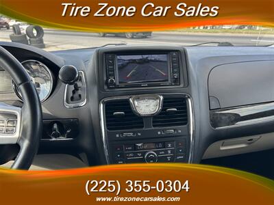 2016 Chrysler Town & Country Touring   - Photo 11 - Baton Rouge, LA 70805