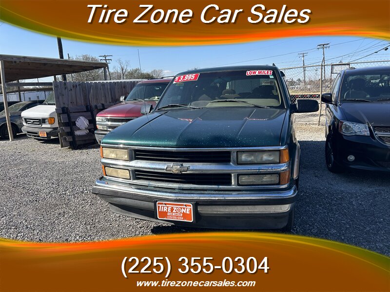 1995 Chevrolet Suburban C1500   - Photo 1 - Baton Rouge, LA 70805