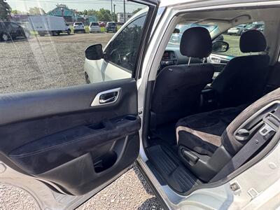 2015 Nissan Pathfinder S   - Photo 10 - Indianapolis, IN 46226