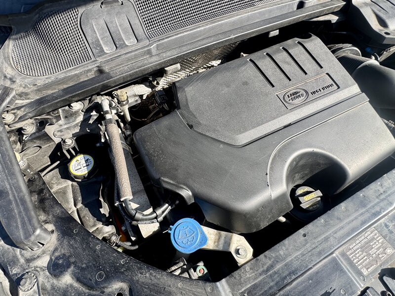 2019 Land Rover Range Rover Evoque SE - Photo 20 - Long Beach, CA 90813