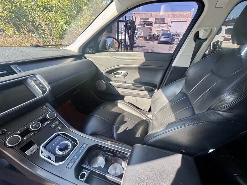 2019 Land Rover Range Rover Evoque SE - Photo 12 - Long Beach, CA 90813