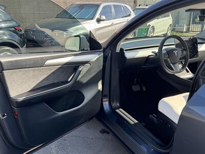 2023 Tesla Model Y   - Photo 23 - Long Beach, CA 90813