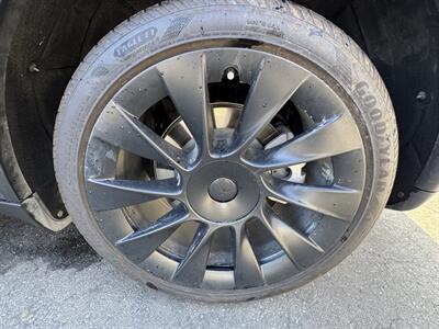 2023 Tesla Model Y   - Photo 25 - Long Beach, CA 90813