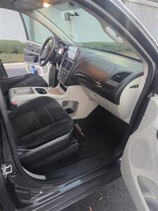 2016 Dodge Grand Caravan SXT   - Photo 9 - Apopka, FL 32703