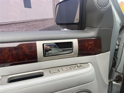2005 Lincoln Navigator Luxury   - Photo 14 - Elk Grove, CA 95624