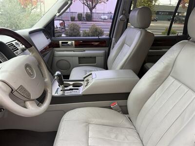 2005 Lincoln Navigator Luxury   - Photo 10 - Elk Grove, CA 95624