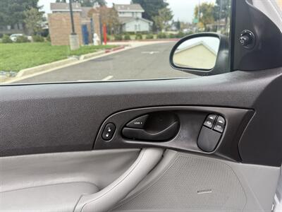 2005 Ford Focus ZX3 SE   - Photo 13 - Elk Grove, CA 95624