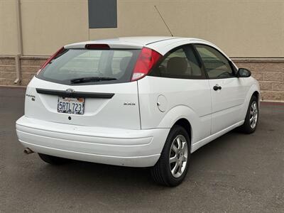 2005 Ford Focus ZX3 SE   - Photo 8 - Elk Grove, CA 95624