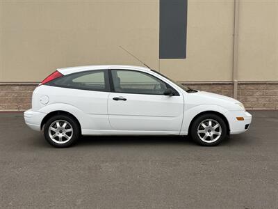 2005 Ford Focus ZX3 SE   - Photo 4 - Elk Grove, CA 95624