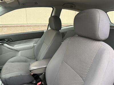 2005 Ford Focus ZX3 SE   - Photo 11 - Elk Grove, CA 95624