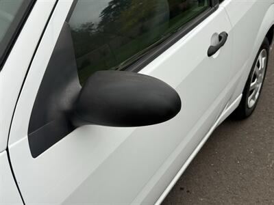 2005 Ford Focus ZX3 SE   - Photo 25 - Elk Grove, CA 95624