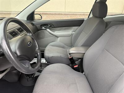 2005 Ford Focus ZX3 SE   - Photo 10 - Elk Grove, CA 95624