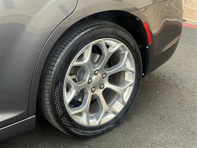2016 Chrysler 300C Platinum   - Photo 19 - Elk Grove, CA 95624