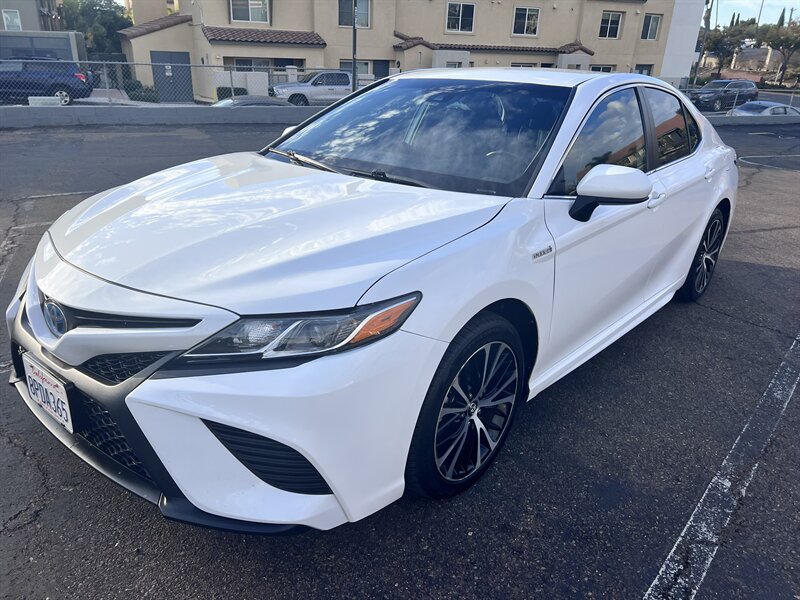 2020 Toyota Camry Hybrid SE  Hybrid