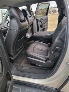 2017 Chevrolet Traverse LT   - Photo 10 - Topeka, KS 66608