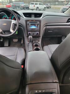 2017 Chevrolet Traverse LT   - Photo 12 - Topeka, KS 66608