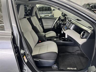 2017 Toyota RAV4 XLE ONE OWNER LOW MILE (59K)   - Photo 14 - Portland, OR 97267