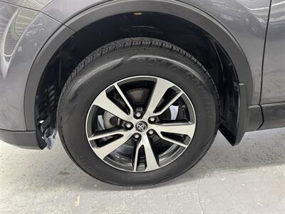 2017 Toyota RAV4 XLE ONE OWNER LOW MILE (59K)   - Photo 20 - Portland, OR 97267