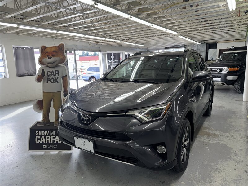 2017 Toyota RAV4 XLE ONE OWNER LOW MILE (59K)   - Photo 1 - Portland, OR 97267