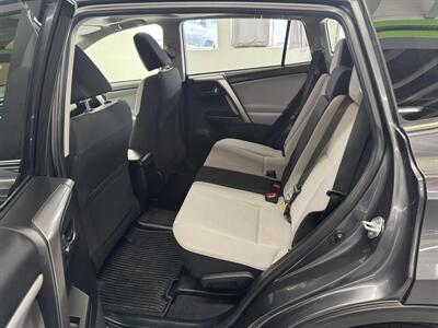 2017 Toyota RAV4 XLE ONE OWNER LOW MILE (59K)   - Photo 13 - Portland, OR 97267