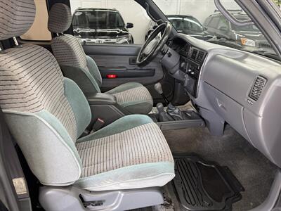 1996 Toyota Tacoma SR5  extracab 3.4 engine low miles (100k)   - Photo 12 - Portland, OR 97267