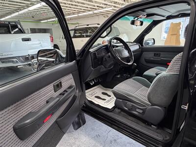 1996 Toyota Tacoma SR5  extracab 3.4 engine low miles (100k)   - Photo 9 - Portland, OR 97267