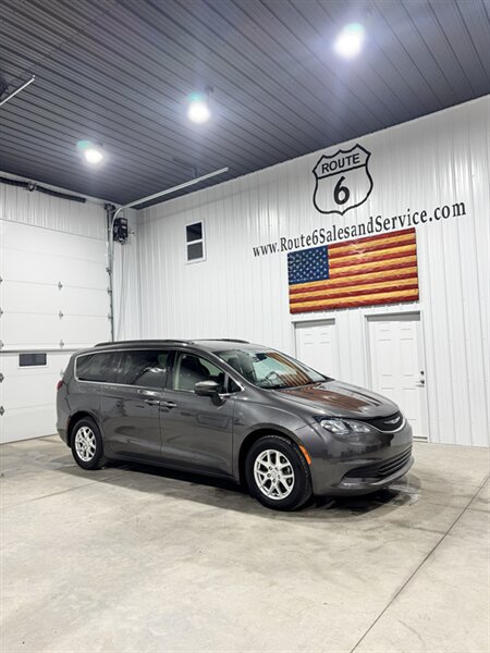 2020 Chrysler Voyager LXi   - Photo 1 - Honesdale, PA 18431