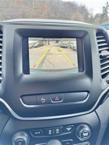 2019 Jeep Cherokee Latitude Plus   - Photo 11 - Honesdale, PA 18431