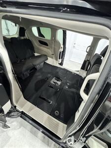 2017 Chrysler Pacifica Touring   - Photo 8 - Honesdale, PA 18431