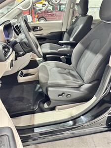 2017 Chrysler Pacifica Touring   - Photo 6 - Honesdale, PA 18431