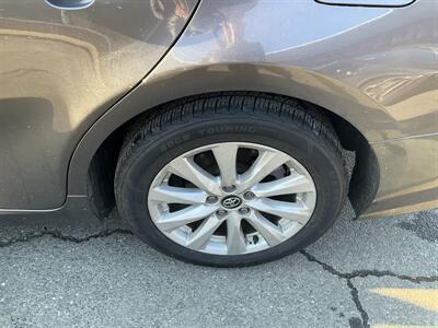 2020 Toyota Camry LE - Photo 11 - Acton, MA 01720