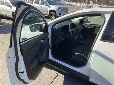 2017 Ford Focus SE - Photo 18 - Acton, MA 01720