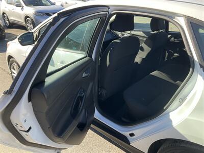 2017 Ford Focus SE - Photo 12 - Acton, MA 01720