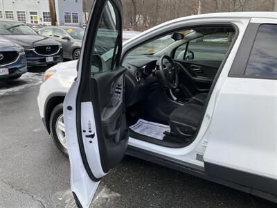 2020 Chevrolet Trax LS   - Photo 14 - Acton, MA 01720