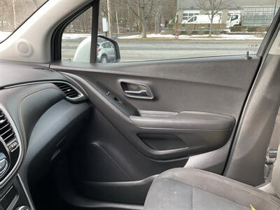 2020 Chevrolet Trax LS   - Photo 16 - Acton, MA 01720