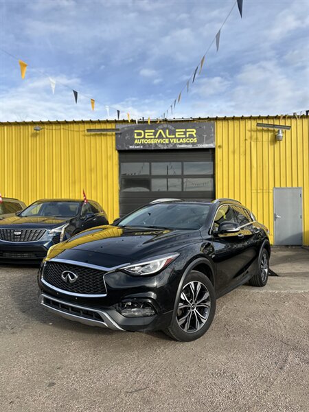2017 INFINITI QX30 Luxury  