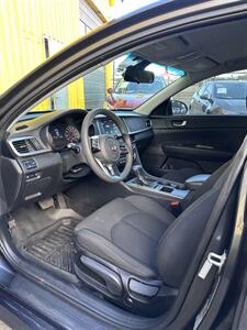 2020 Kia Optima LX   - Photo 9 - Denver, CO 80204