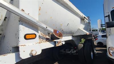 2016 Peterbilt 365   - Photo 3 - Sun Valley, CA 91352