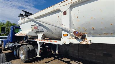 2016 Peterbilt 365   - Photo 2 - Sun Valley, CA 91352