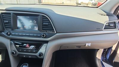 2017 Hyundai ELANTRA SE - Photo 7 - Sun Valley, CA 91352